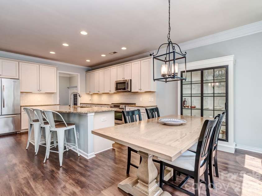 1726 Royal Gorge Avenue, Charlotte, NC 28210.  MLS# CAR4373628, YatesRealty ID 38330. Kitchen and Breakfast Room