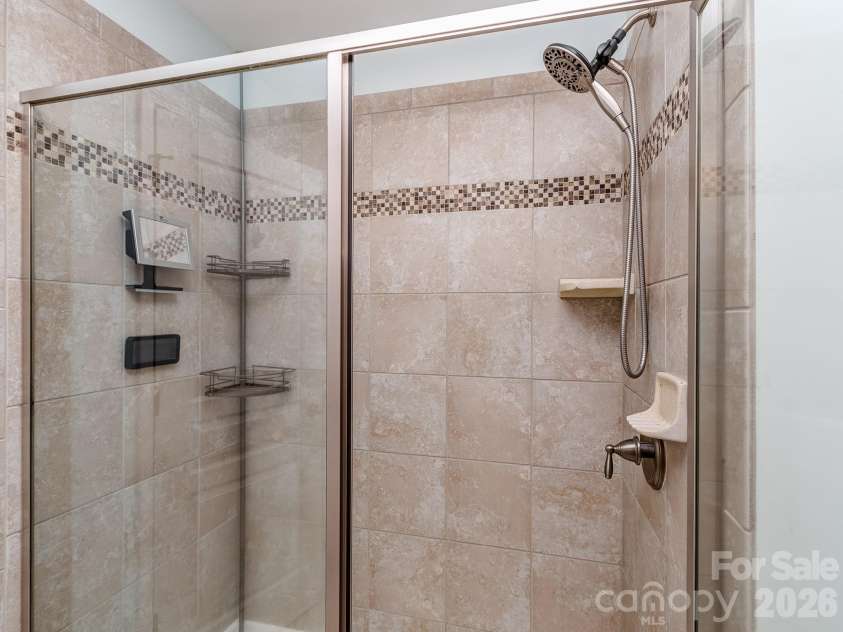 1726 Royal Gorge Avenue, Charlotte, NC 28210.  MLS# CAR4373628, YatesRealty ID 38330. Primary Shower
