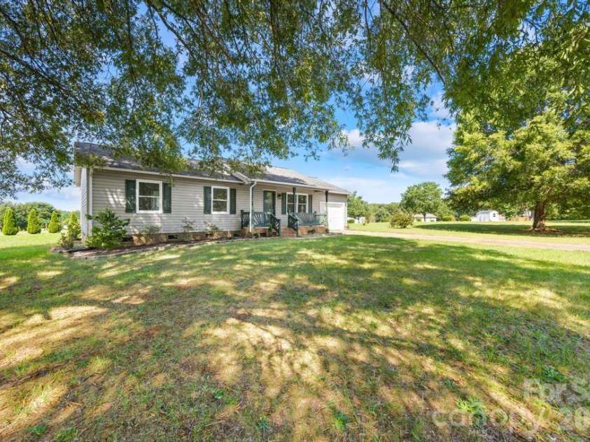 910 Lyndsey Brooke Court, Lincolnton, NC 28092.  MLS# CAR4400225, YatesRealty ID 38331. 