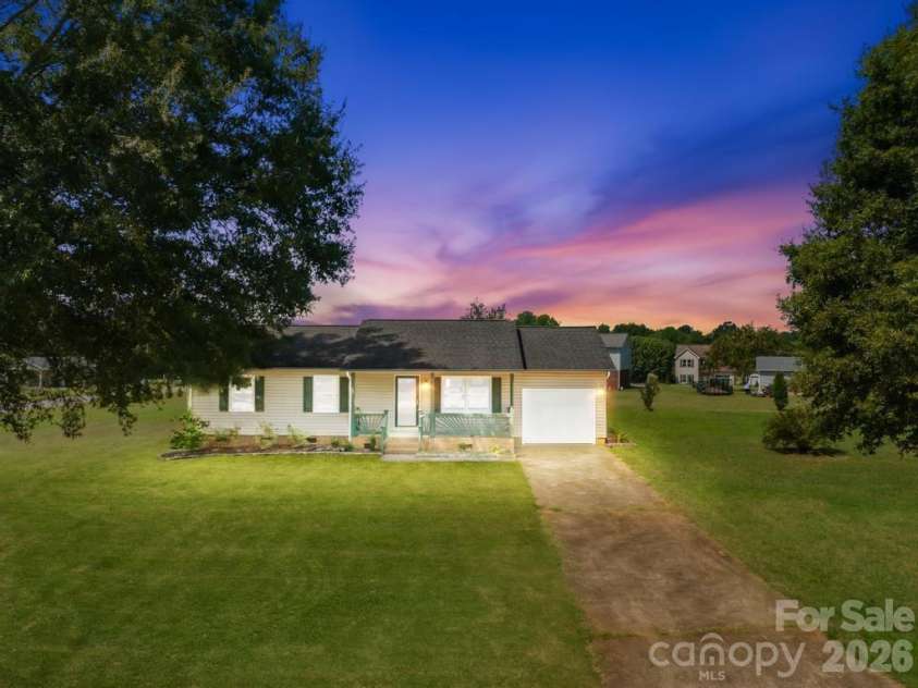910 Lyndsey Brooke Court, Lincolnton, NC 28092.  MLS# CAR4400225, YatesRealty ID 38331. 