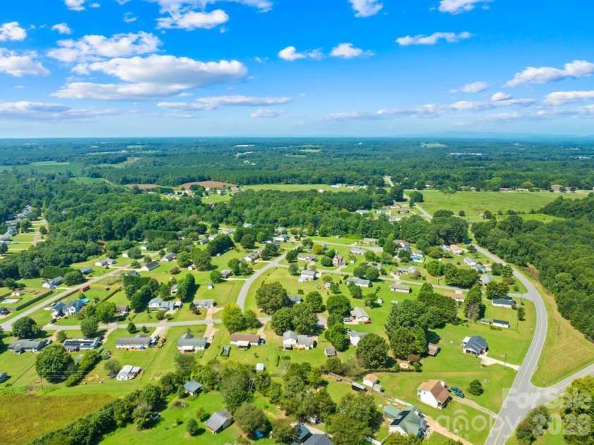 910 Lyndsey Brooke Court, Lincolnton, NC 28092.  MLS# CAR4400225, YatesRealty ID 38331. 
