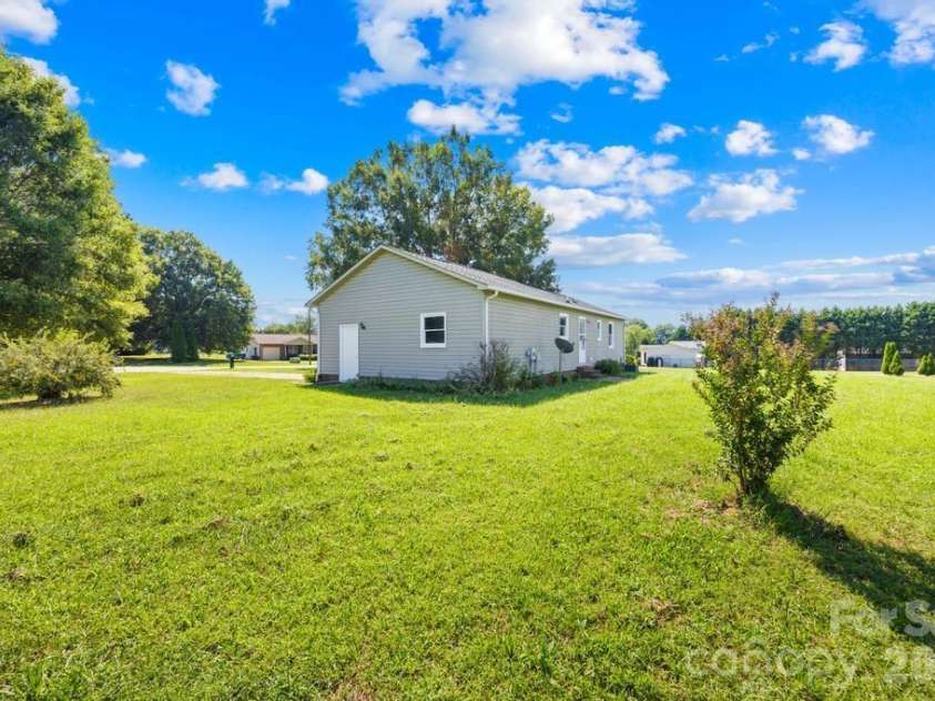 910 Lyndsey Brooke Court, Lincolnton, NC 28092.  MLS# CAR4400225, YatesRealty ID 38331. 