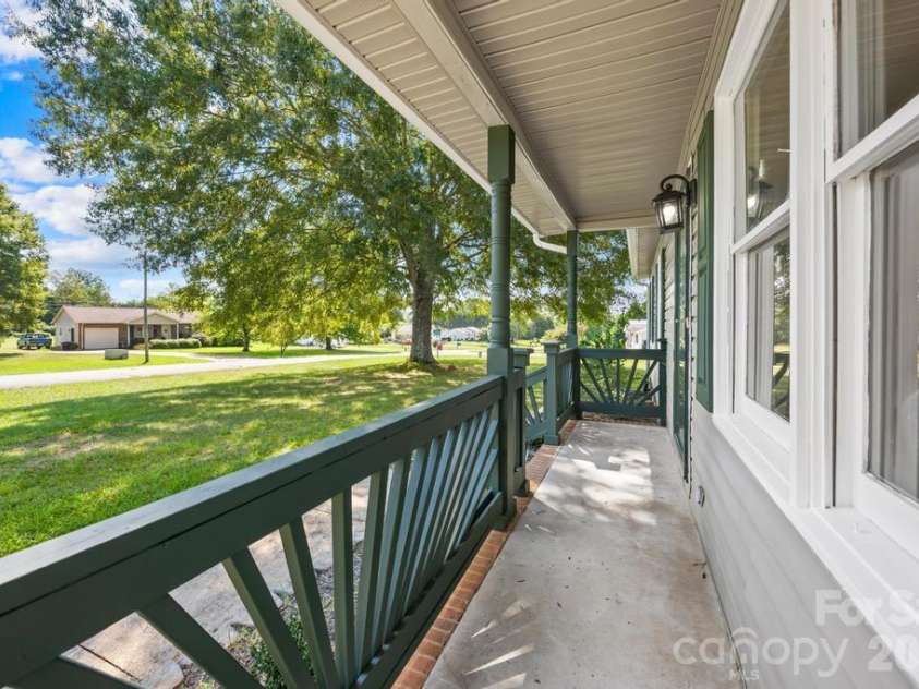 910 Lyndsey Brooke Court, Lincolnton, NC 28092.  MLS# CAR4400225, YatesRealty ID 38331. Front porch