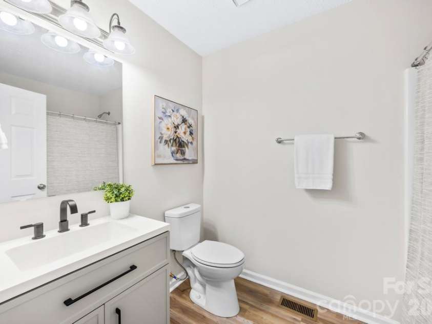 910 Lyndsey Brooke Court, Lincolnton, NC 28092.  MLS# CAR4400225, YatesRealty ID 38331. Hall bath