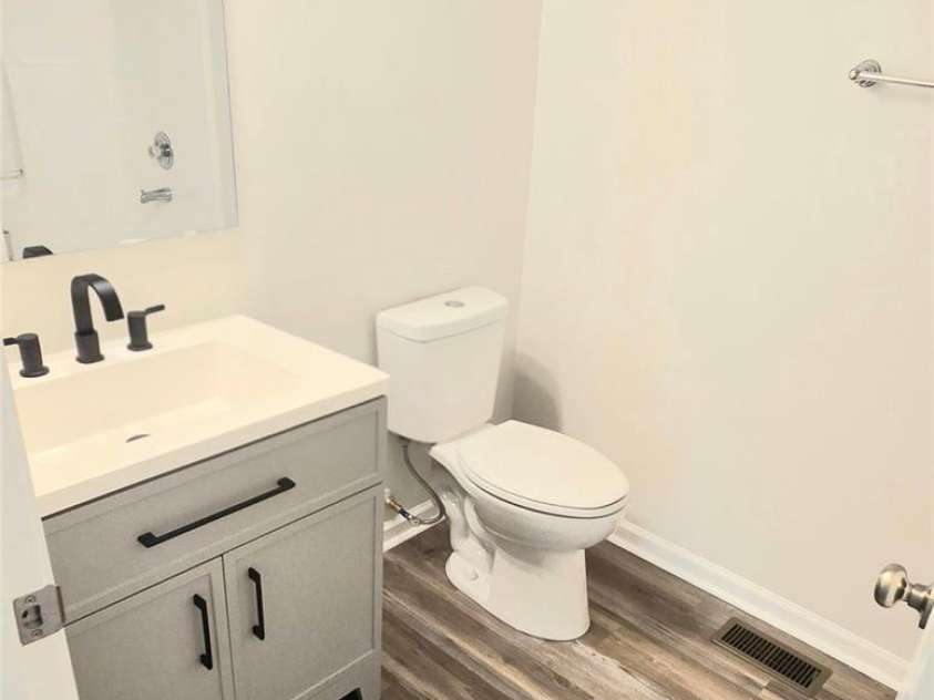 910 Lyndsey Brooke Court, Lincolnton, NC 28092.  MLS# CAR4400225, YatesRealty ID 38331. Hall bathroom