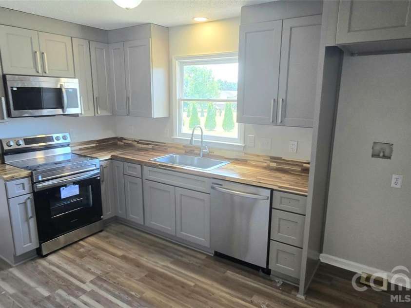 910 Lyndsey Brooke Court, Lincolnton, NC 28092.  MLS# CAR4400225, YatesRealty ID 38331. Kitchen