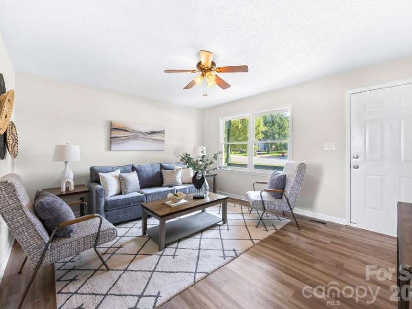 910 Lyndsey Brooke Court, Lincolnton, NC 28092.  MLS# CAR4400225, YatesRealty ID 38331. Living room