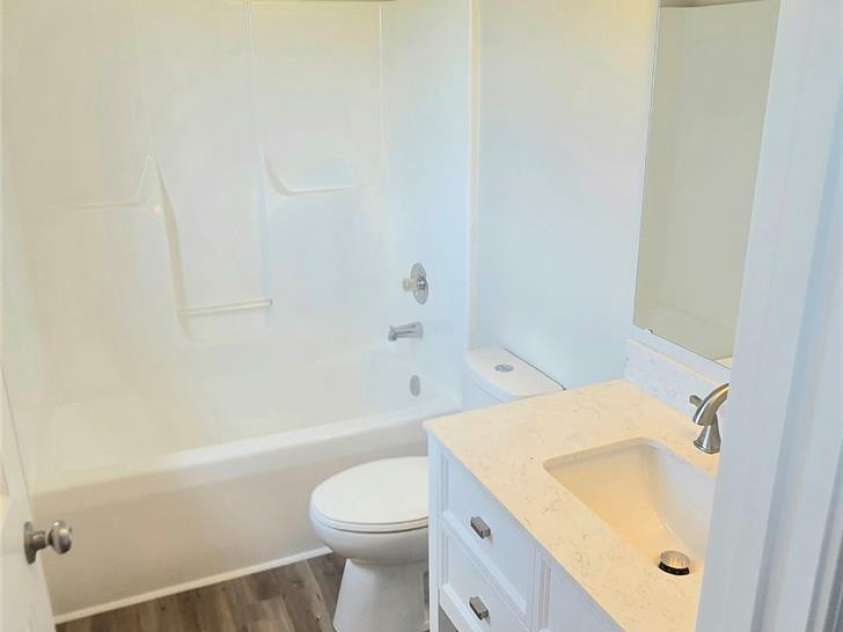 910 Lyndsey Brooke Court, Lincolnton, NC 28092.  MLS# CAR4400225, YatesRealty ID 38331. Primary bath
