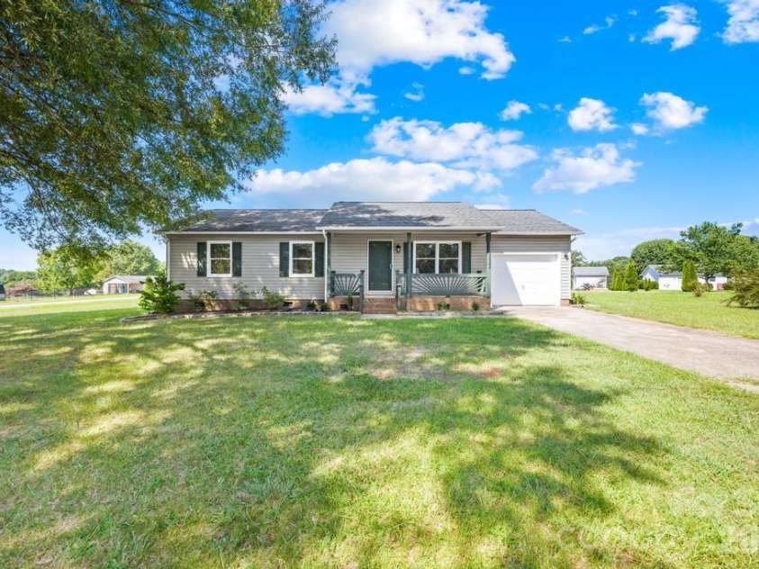 910 Lyndsey Brooke Court, Lincolnton, NC 28092.  MLS# CAR4400225, YatesRealty ID 38331. Your new home!