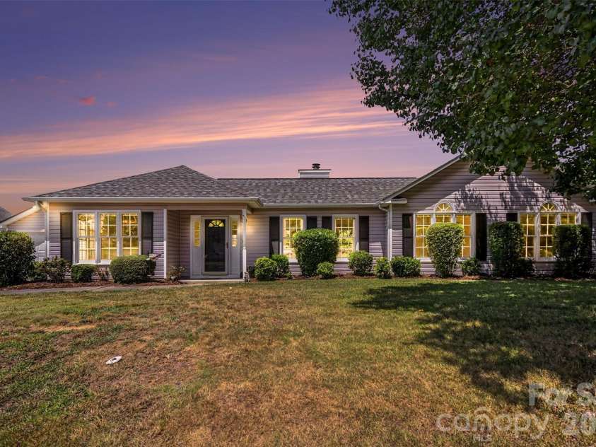 1619 Riverdale Drive, Rock Hill, SC 29732.  MLS# CAR4404592, YatesRealty ID 38332. 