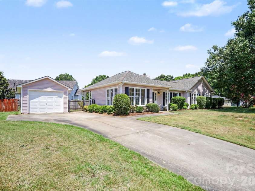1619 Riverdale Drive, Rock Hill, SC 29732.  MLS# CAR4404592, YatesRealty ID 38332. 