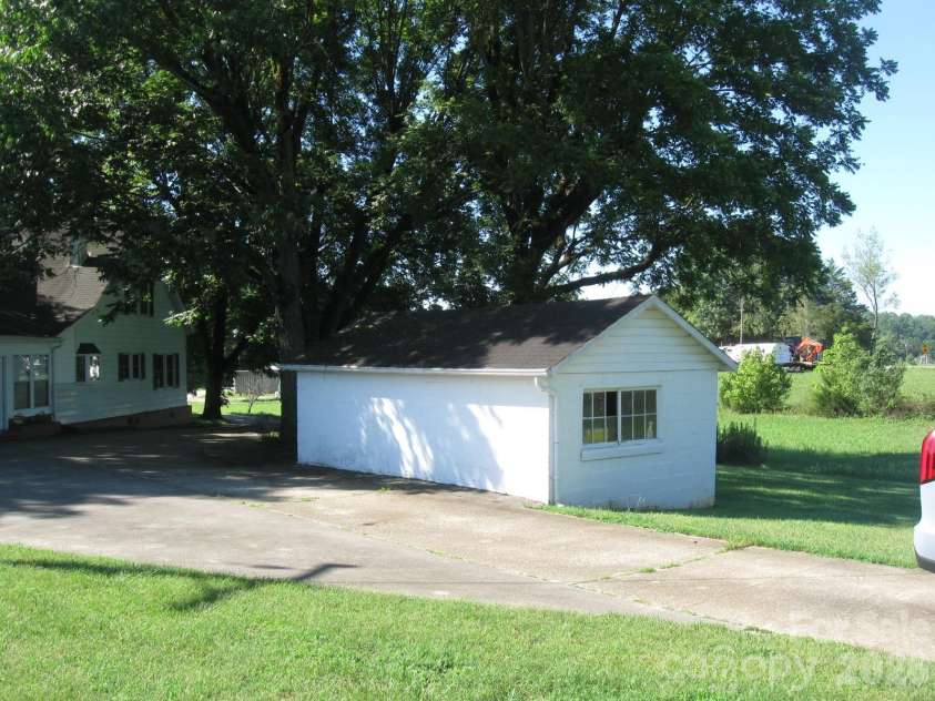 3850 hartland Road, Lenoir, NC 29845.  MLS# CAR4405459, YatesRealty ID 38333. 