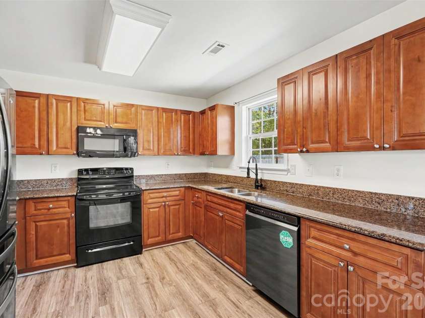 5312 Willow Run Drive, Monroe, NC 28110.  MLS# CAR4404155, YatesRealty ID 38334. 
