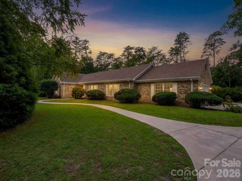 2000 Golf Course Road, Columbus, NC 28722.  MLS# CAR4400357, YatesRealty ID 38335. 