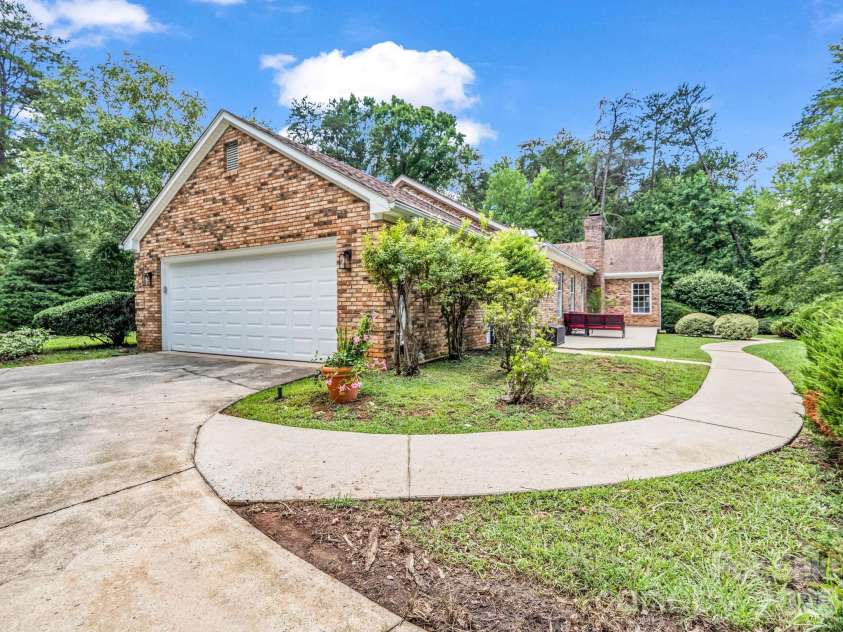 2000 Golf Course Road, Columbus, NC 28722.  MLS# CAR4400357, YatesRealty ID 38335. 