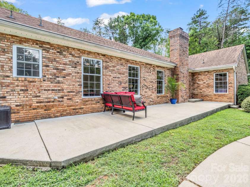 2000 Golf Course Road, Columbus, NC 28722.  MLS# CAR4400357, YatesRealty ID 38335. 