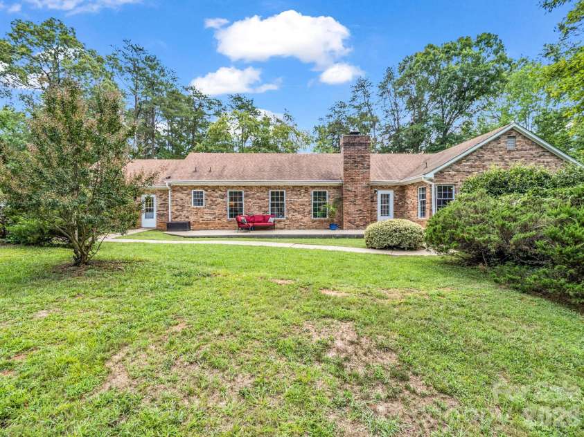 2000 Golf Course Road, Columbus, NC 28722.  MLS# CAR4400357, YatesRealty ID 38335. 