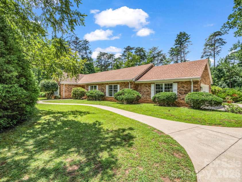 2000 Golf Course Road, Columbus, NC 28722.  MLS# CAR4400357, YatesRealty ID 38335. 