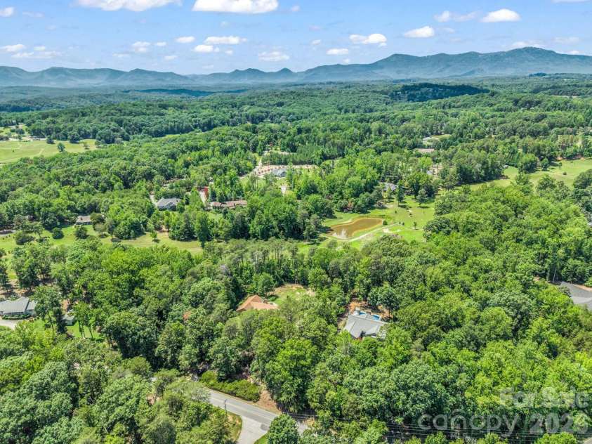 2000 Golf Course Road, Columbus, NC 28722.  MLS# CAR4400357, YatesRealty ID 38335. 