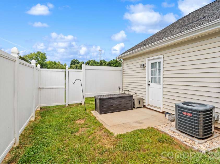 1583 Tiana Way, Rock Hill, SC 29732.  MLS# CAR4402330, YatesRealty ID 38336. 