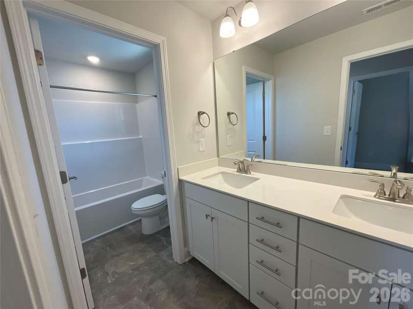 717 Inwood Hill Drive, Gastonia, NC 28056.  MLS# CAR4343377, YatesRealty ID 38337. 