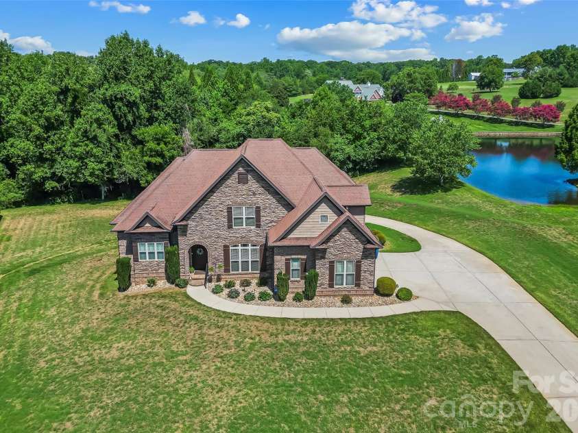 5895 Bakers Point, Hickory, NC 28602.  MLS# CAR4402163, YatesRealty ID 38339. 