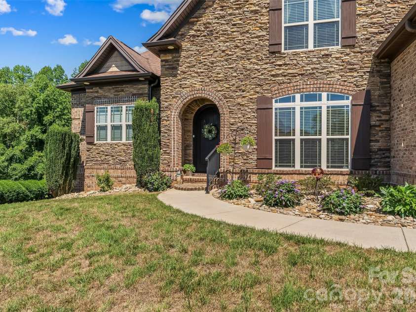 5895 Bakers Point, Hickory, NC 28602.  MLS# CAR4402163, YatesRealty ID 38339. 