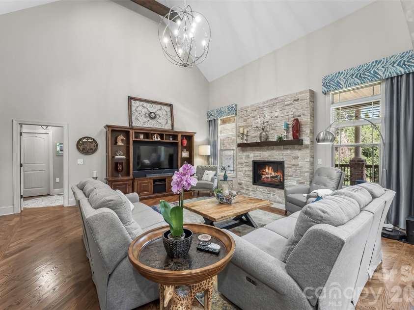 5895 Bakers Point, Hickory, NC 28602.  MLS# CAR4402163, YatesRealty ID 38339. 
