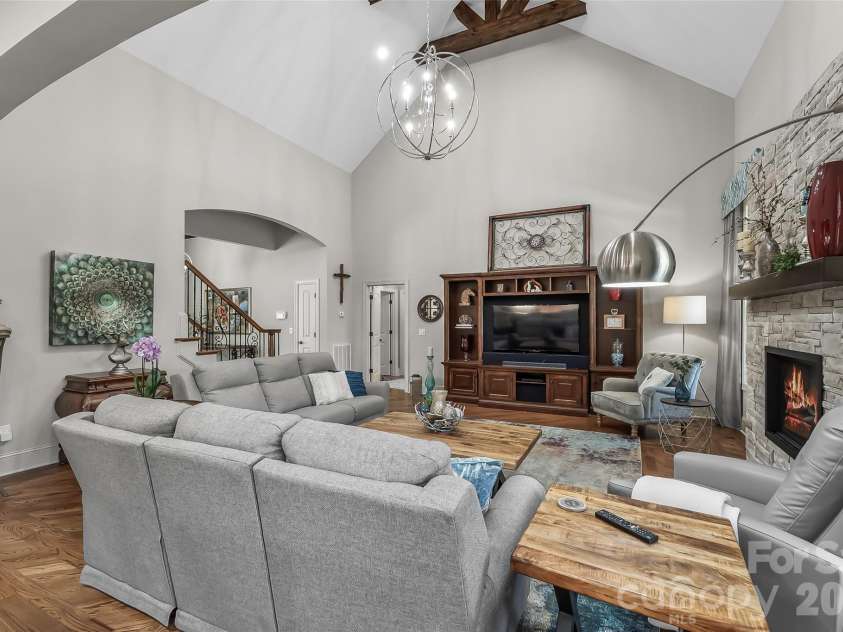 5895 Bakers Point, Hickory, NC 28602.  MLS# CAR4402163, YatesRealty ID 38339. 