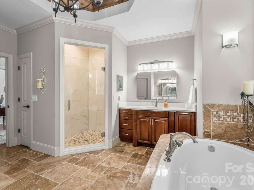 5895 Bakers Point, Hickory, NC 28602.  MLS# CAR4402163, YatesRealty ID 38339. 