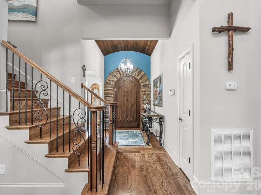 5895 Bakers Point, Hickory, NC 28602.  MLS# CAR4402163, YatesRealty ID 38339. 