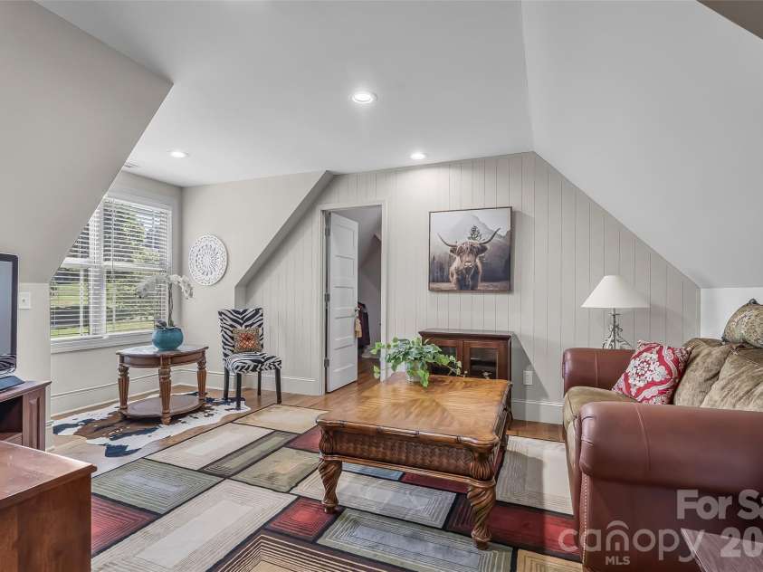 5895 Bakers Point, Hickory, NC 28602.  MLS# CAR4402163, YatesRealty ID 38339. 