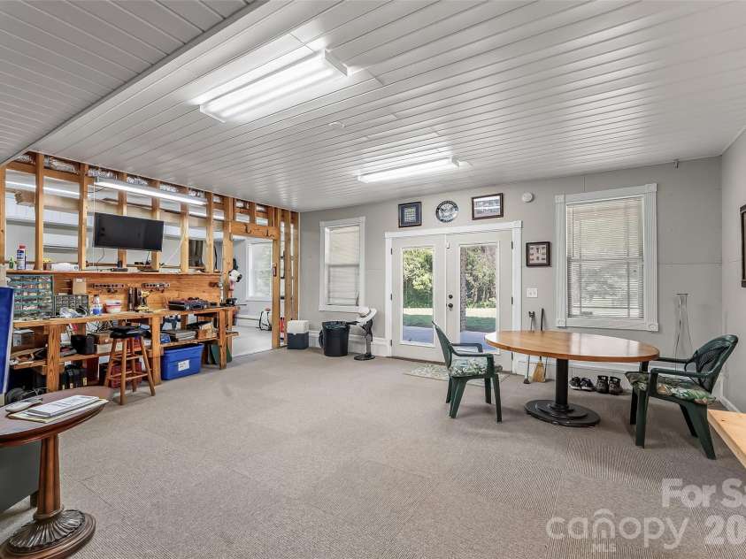5895 Bakers Point, Hickory, NC 28602.  MLS# CAR4402163, YatesRealty ID 38339. 