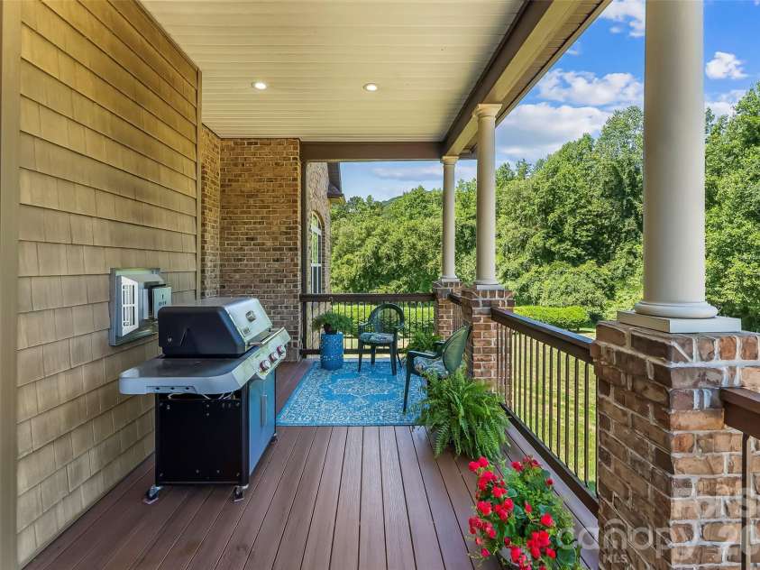 5895 Bakers Point, Hickory, NC 28602.  MLS# CAR4402163, YatesRealty ID 38339. 