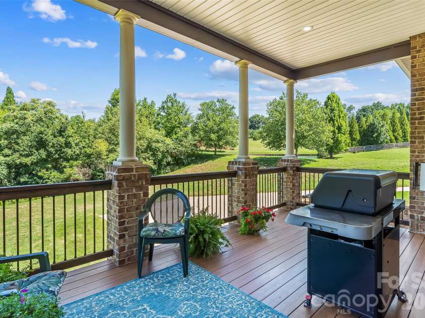 5895 Bakers Point, Hickory, NC 28602.  MLS# CAR4402163, YatesRealty ID 38339. 