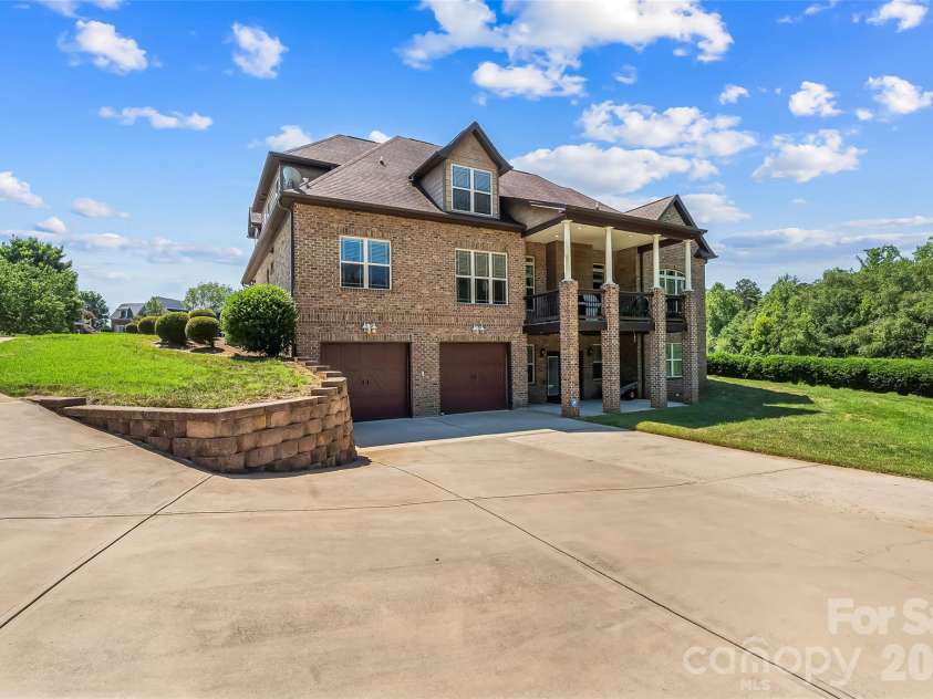 5895 Bakers Point, Hickory, NC 28602.  MLS# CAR4402163, YatesRealty ID 38339. 