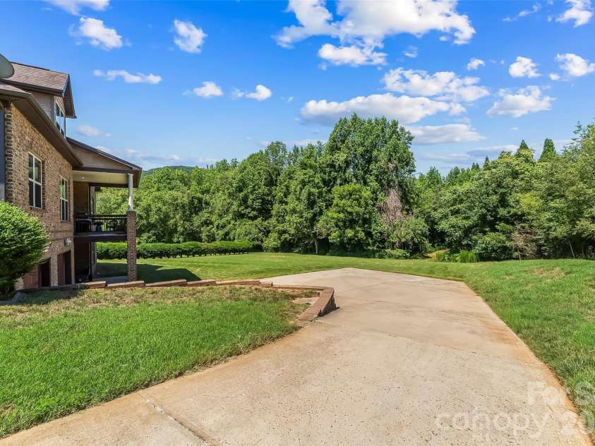 5895 Bakers Point, Hickory, NC 28602.  MLS# CAR4402163, YatesRealty ID 38339. 