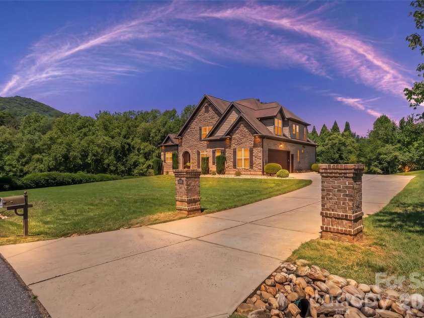 5895 Bakers Point, Hickory, NC 28602.  MLS# CAR4402163, YatesRealty ID 38339. 