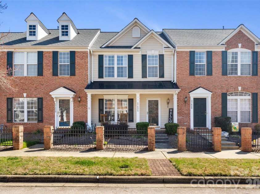17624 Delmas Drive, Cornelius, NC 28031.  MLS# CAR4356604, YatesRealty ID 3834. 