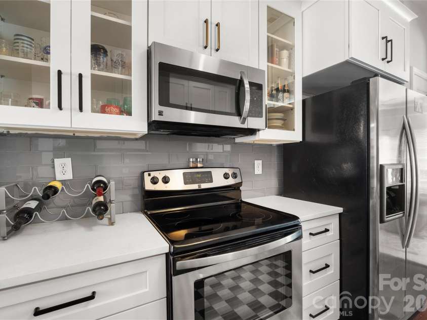 17624 Delmas Drive, Cornelius, NC 28031.  MLS# CAR4356604, YatesRealty ID 3834. 