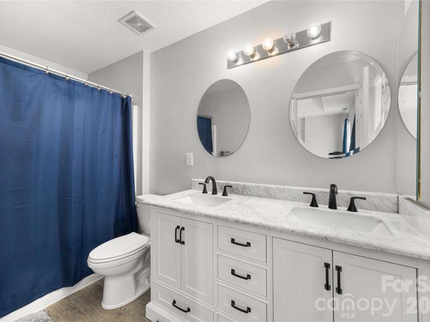 17624 Delmas Drive, Cornelius, NC 28031.  MLS# CAR4356604, YatesRealty ID 3834. 