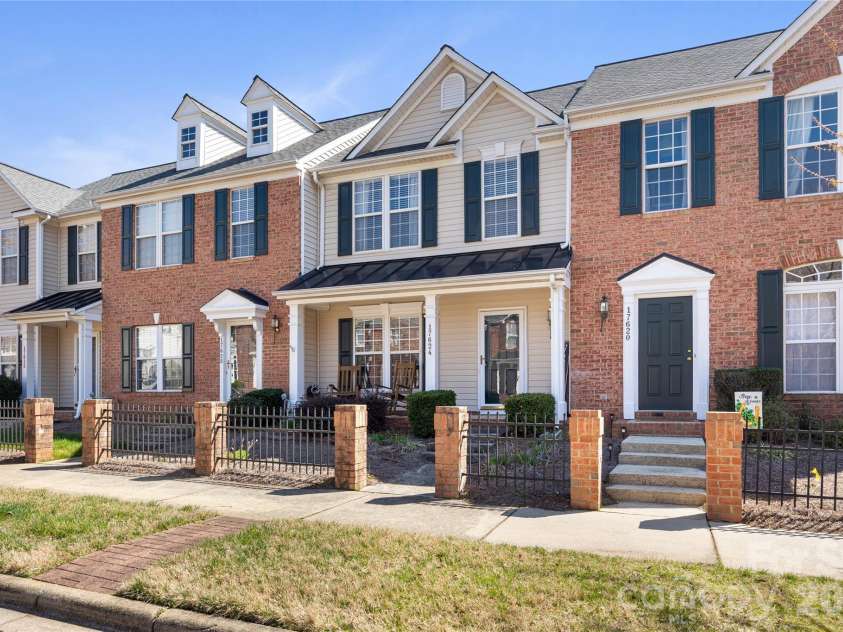 17624 Delmas Drive, Cornelius, NC 28031.  MLS# CAR4356604, YatesRealty ID 3834. 