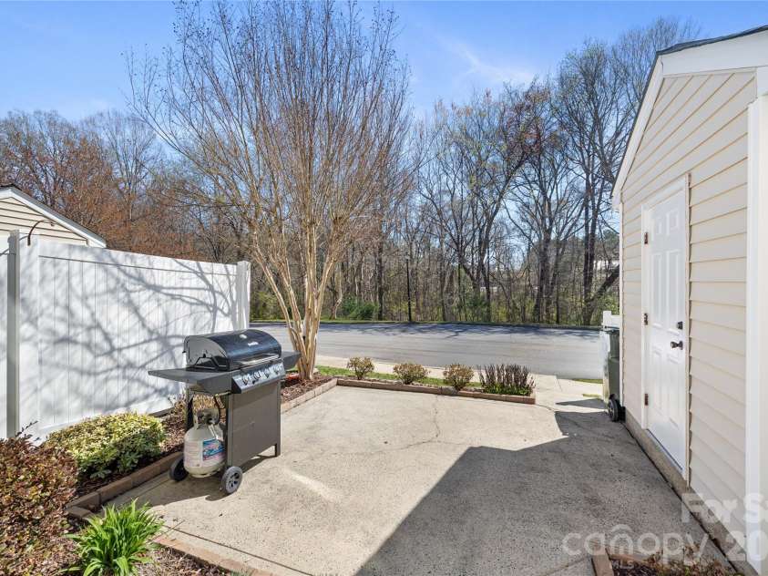 17624 Delmas Drive, Cornelius, NC 28031.  MLS# CAR4356604, YatesRealty ID 3834. 