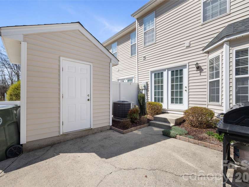 17624 Delmas Drive, Cornelius, NC 28031.  MLS# CAR4356604, YatesRealty ID 3834. 