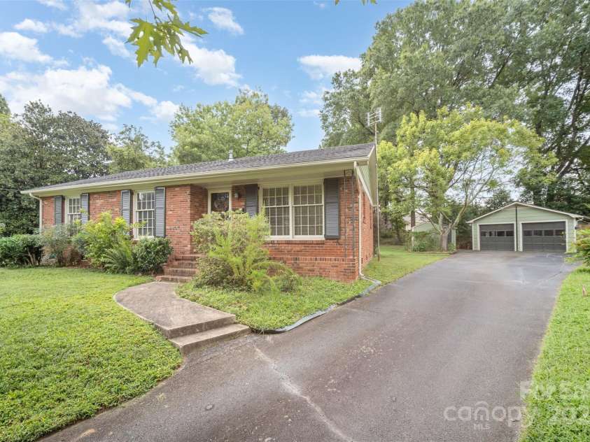 7113 Rockcliff Court, Charlotte, NC 28210.  MLS# CAR4297719, YatesRealty ID 3834. 