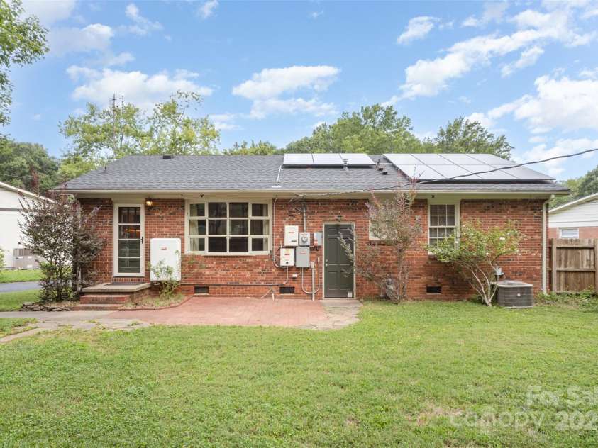 7113 Rockcliff Court, Charlotte, NC 28210.  MLS# CAR4297719, YatesRealty ID 3834. 