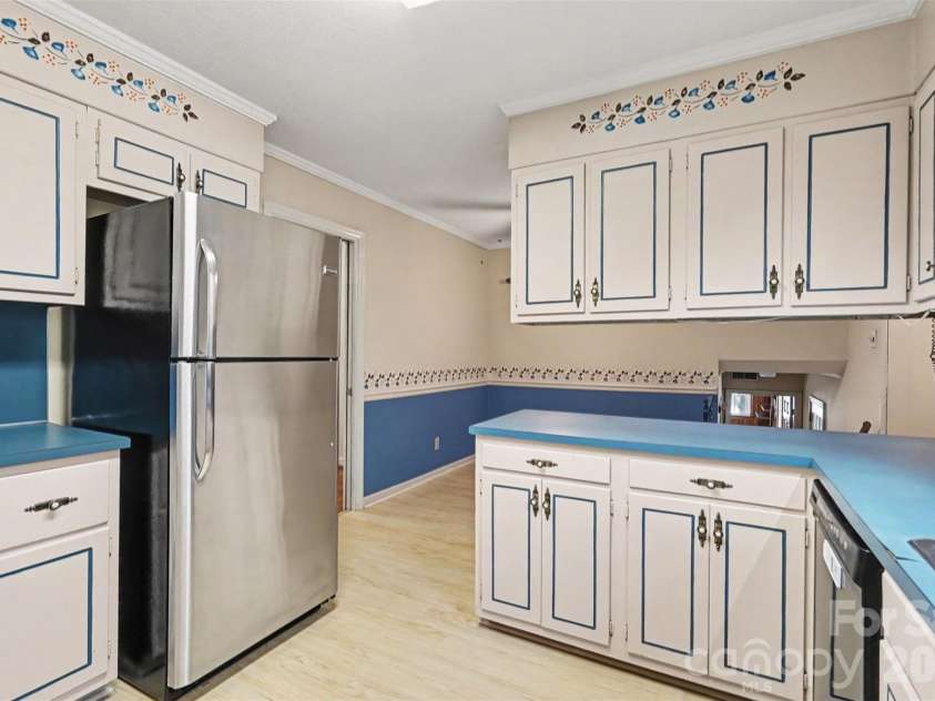 512 Guilford Road, Rock Hill, SC 29732.  MLS# CAR4402888, YatesRealty ID 38342. 