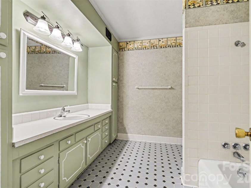 512 Guilford Road, Rock Hill, SC 29732.  MLS# CAR4402888, YatesRealty ID 38342. 