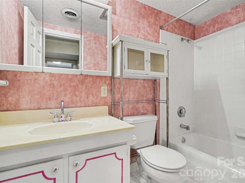 512 Guilford Road, Rock Hill, SC 29732.  MLS# CAR4402888, YatesRealty ID 38342. 