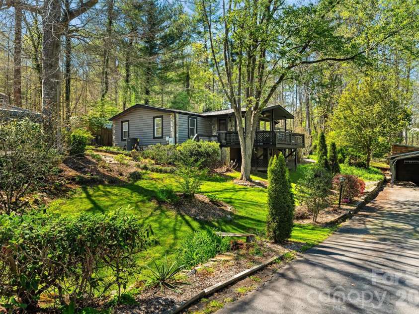 19 Timbers Edge Lane, Fairview, NC 28730.  MLS# CAR4367798, YatesRealty ID 38346. 